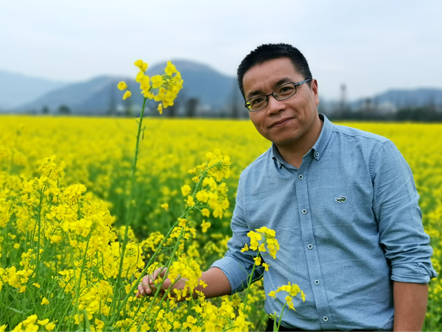 潘略辉：潜心教书育人 践行代表担当