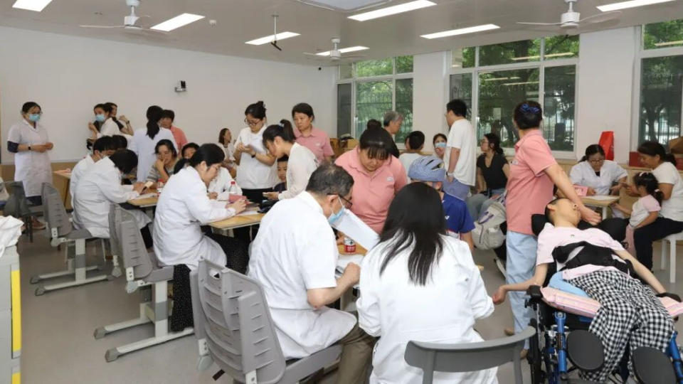 浙大儿院支部赴杭州市儿童福利院开展助医服务