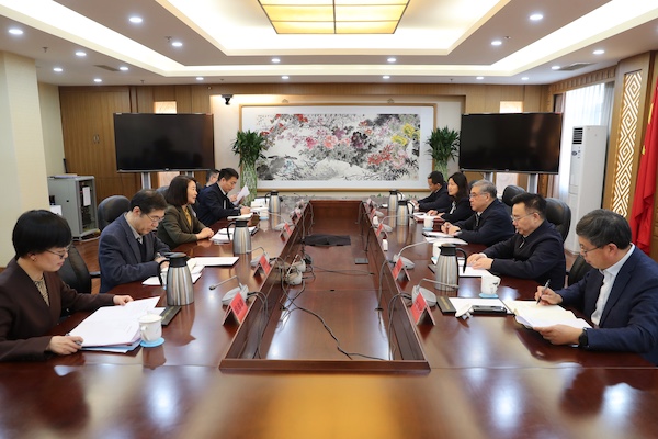 朱永新会见科技部副部长林新一行