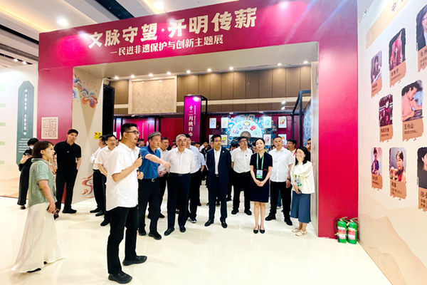 朱永新赴成都开展民进“开明非遗”工作调研2.jpg