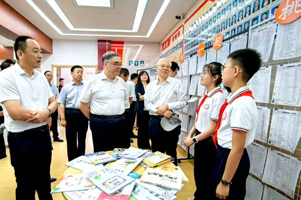 朱永新出席“河西走廊与丝绸之路多元文化交流”学术研讨会并开展调研3.jpg