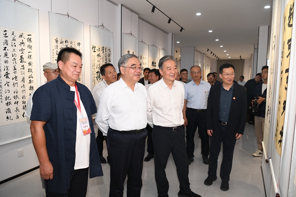 朱永新出席庆祝民进成立80周年九省书画作品邀请展开幕式并调研1.jpg 朱永新出席庆祝民进成立80周年九省书画作品邀请展开幕式并调研1.jpg