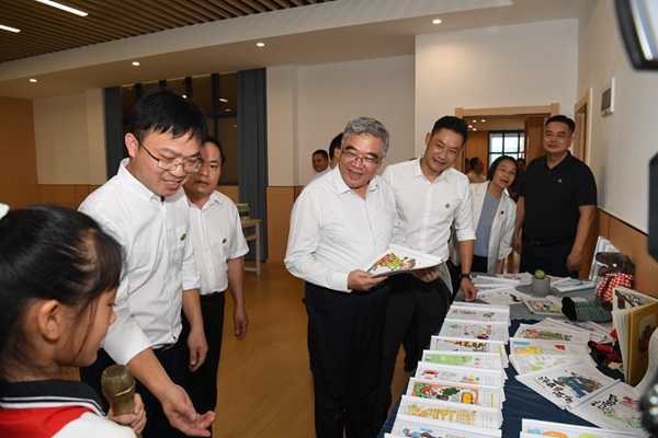 朱永新出席杨东莼同志生平思想研讨会3.jpg 朱永新出席杨东莼同志生平思想研讨会3.jpg