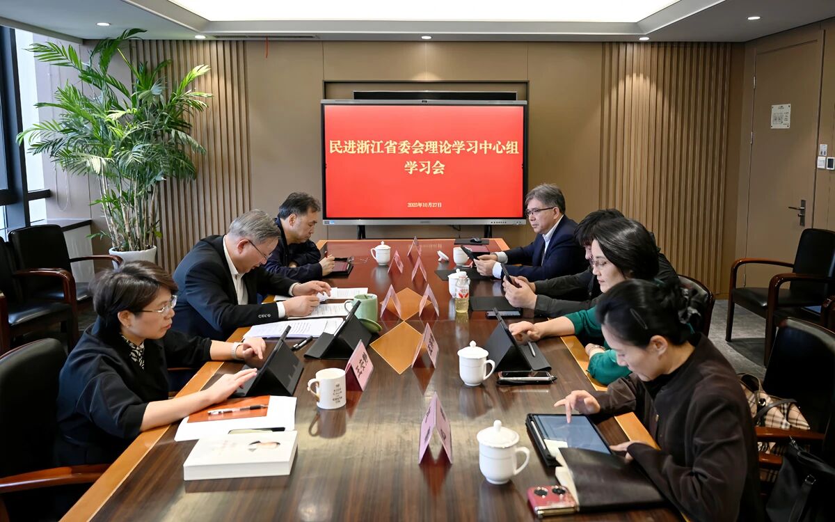 主委图.jpg 主委图.jpg