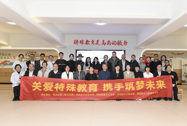 合影_副本.jpg 合影_副本.jpg