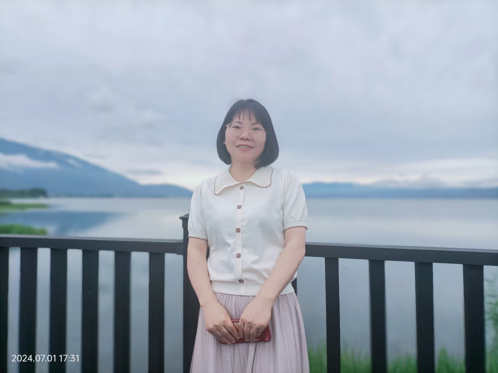 刘燕萍：笔名蓝墨，著有散文集《月光爬满马头墙》，入选浙江省第七批“新荷计划人才库”。.jpg