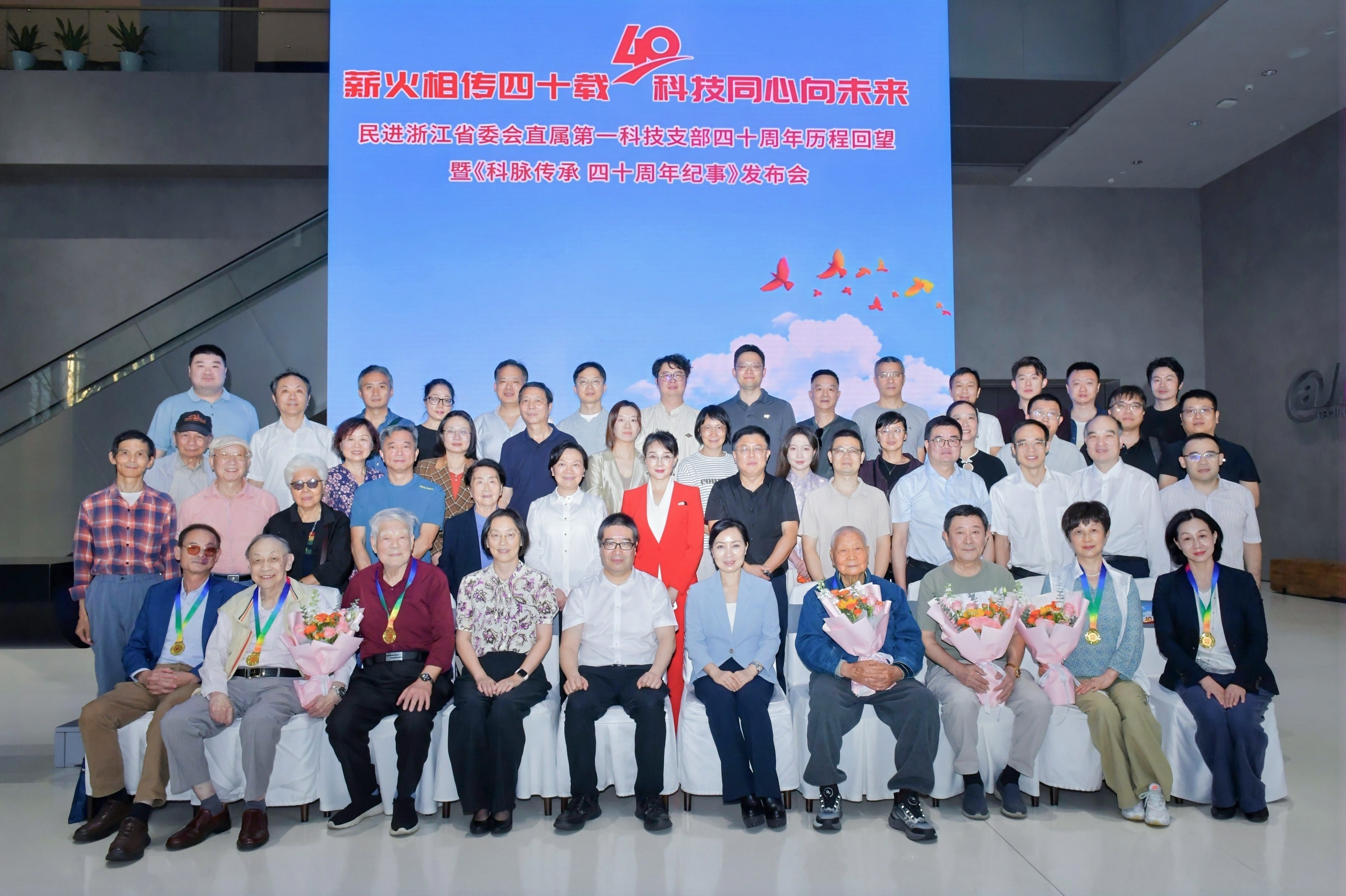 大合影.jpg 大合影.jpg
